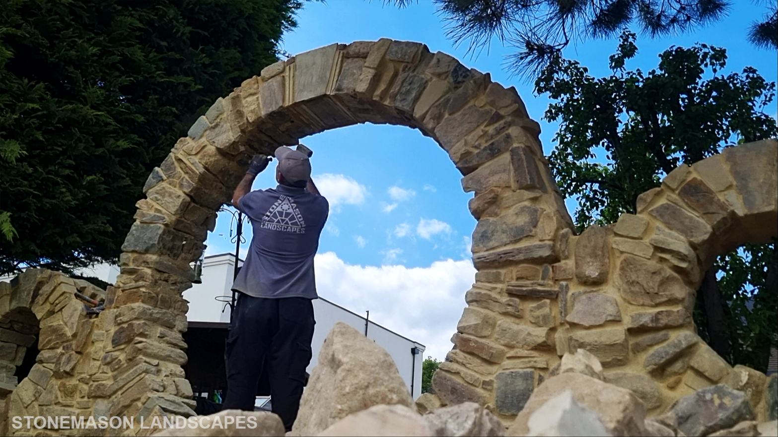 Stone Mong Gate Circle Arch Shenfield Essex Stonemason Landscapes