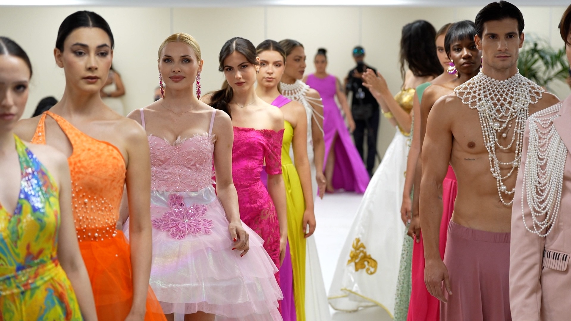 Caluga Couture: la alta costura que empodera y transforma vidas en la Gala Benéfica de Mujeres Sin F