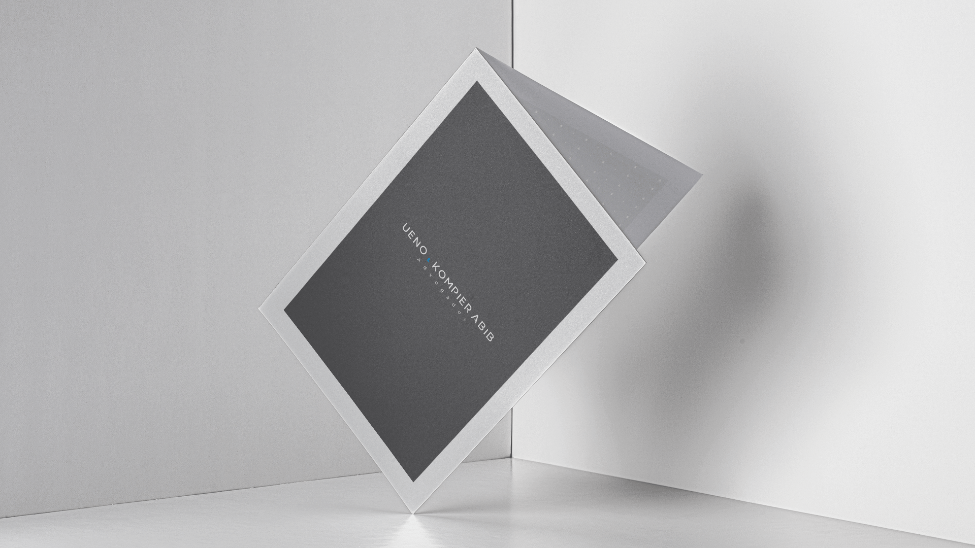 Projeto Ueno & Kompier Abib – Projeto de Identidade Visual feito pelo Estúdio Criativo Voluca