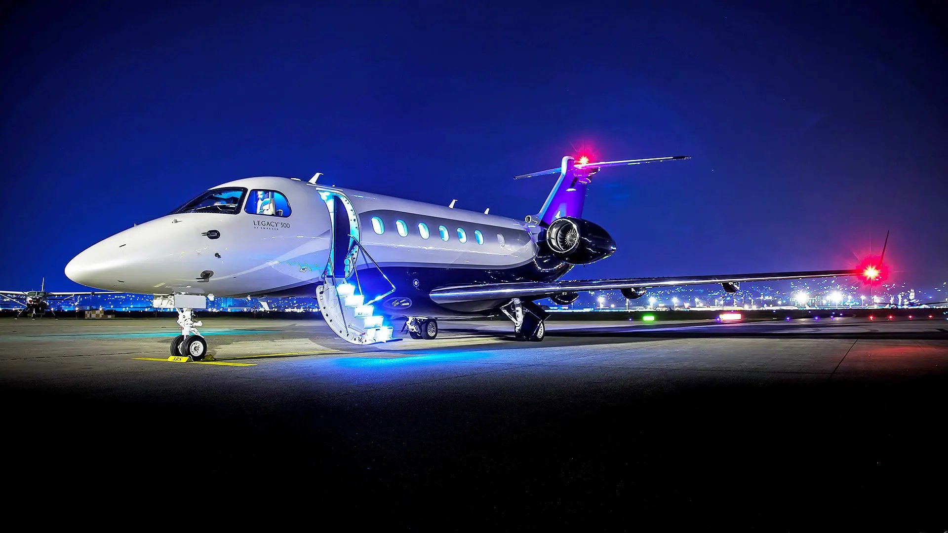 luxury airport transfer to private jet gta VIREMONT CHAUFFUER Toronto