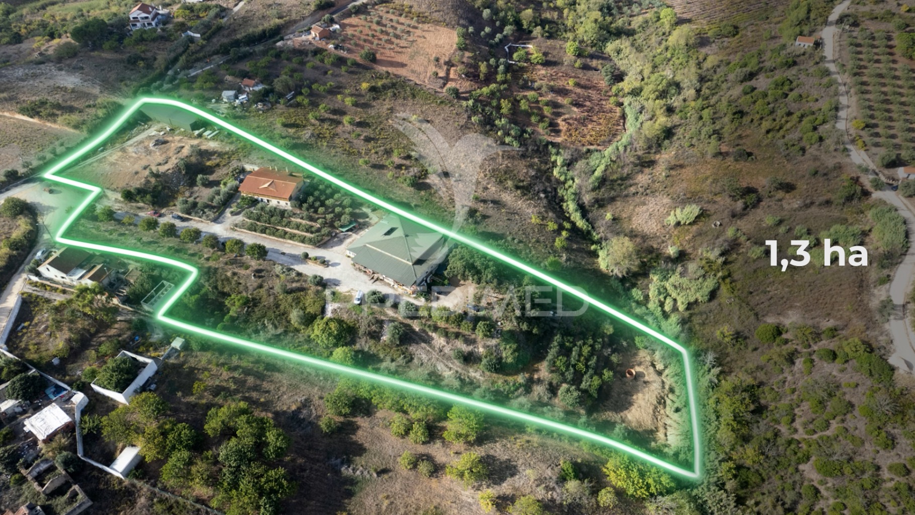 Terreno com três edifícios em Alenquer.