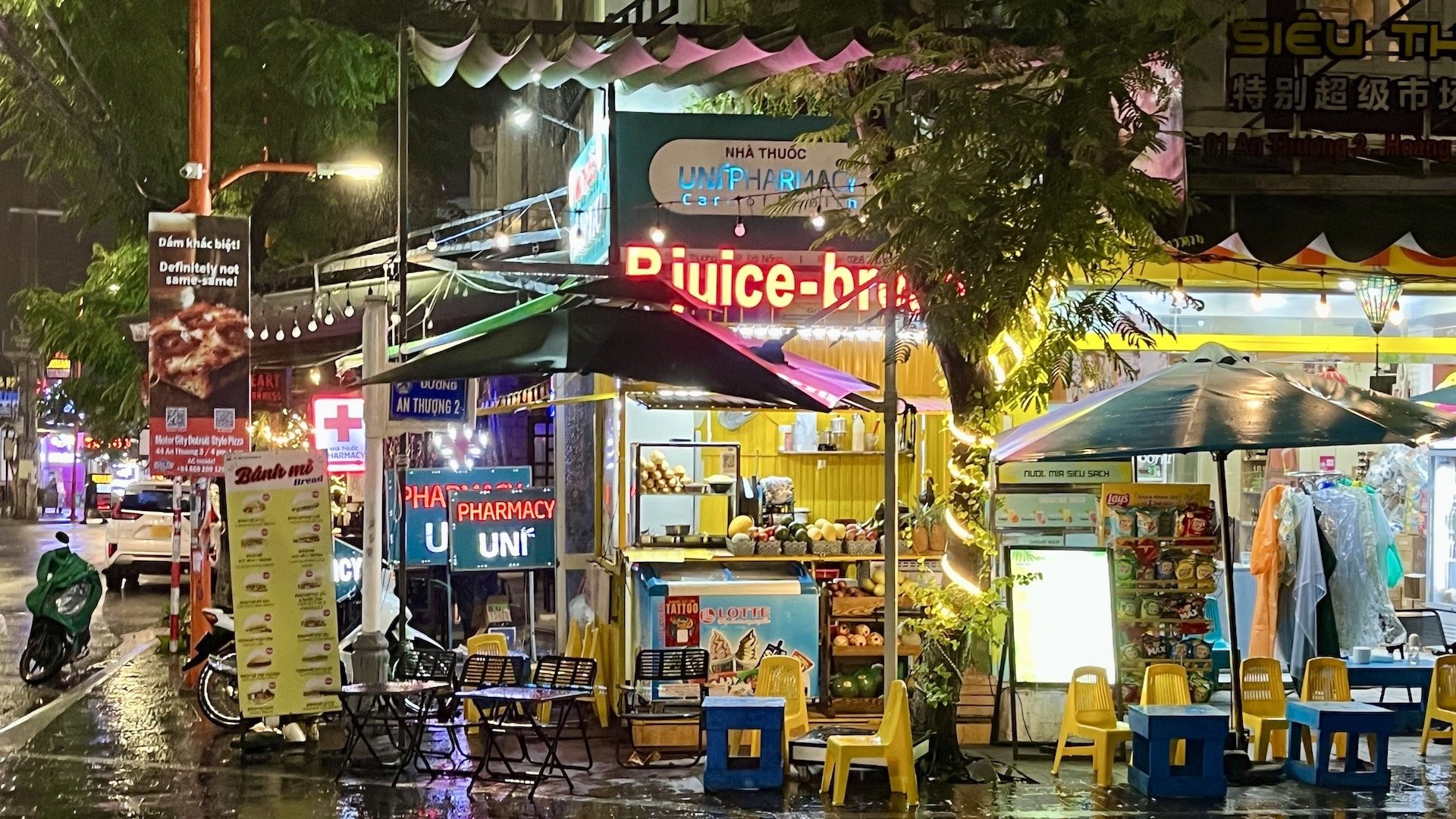 Rainy evening street scene in An Thuong, Da Nang