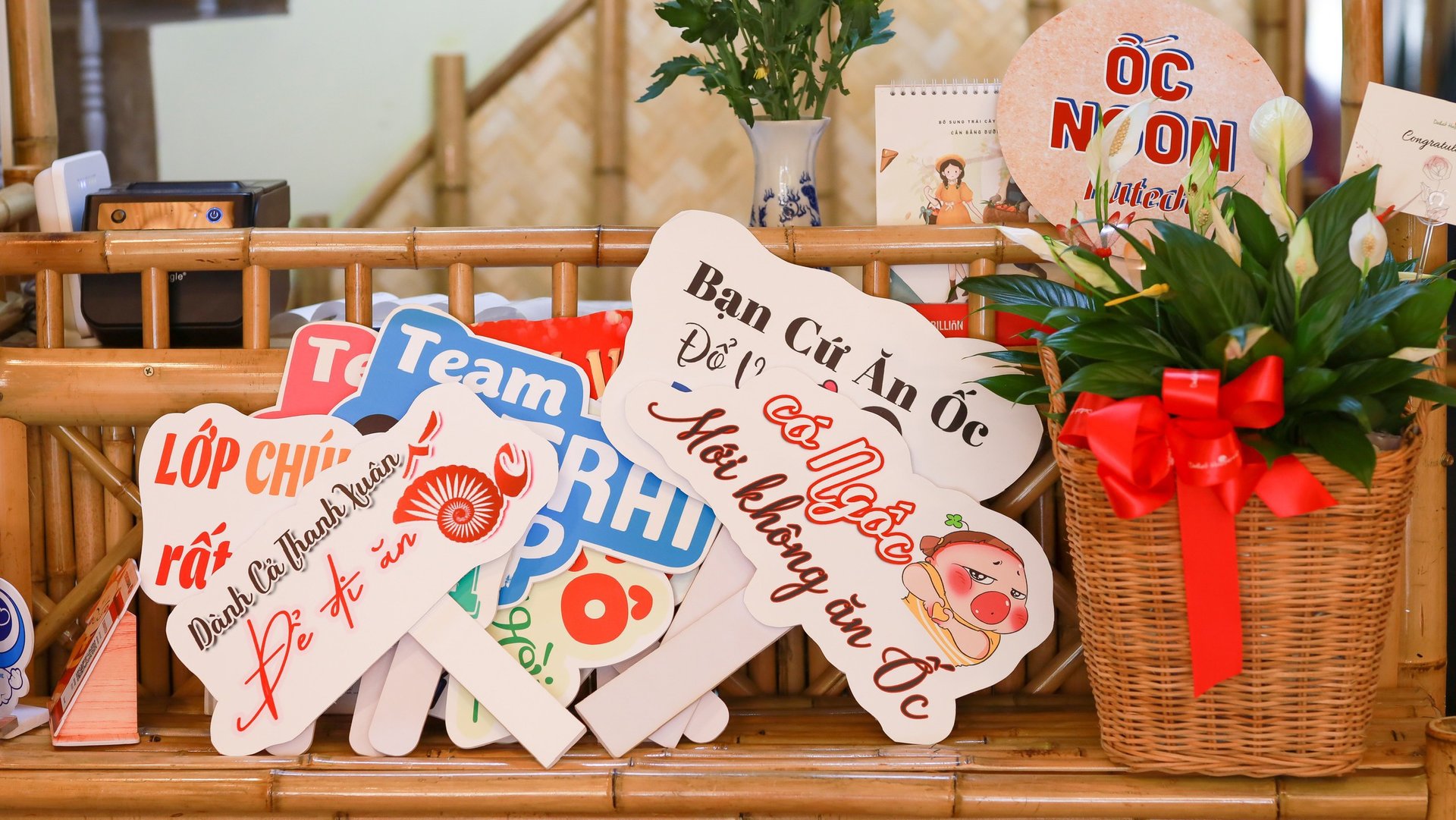 Hagtag funny chụp hình tại Ốc Dì Toàn