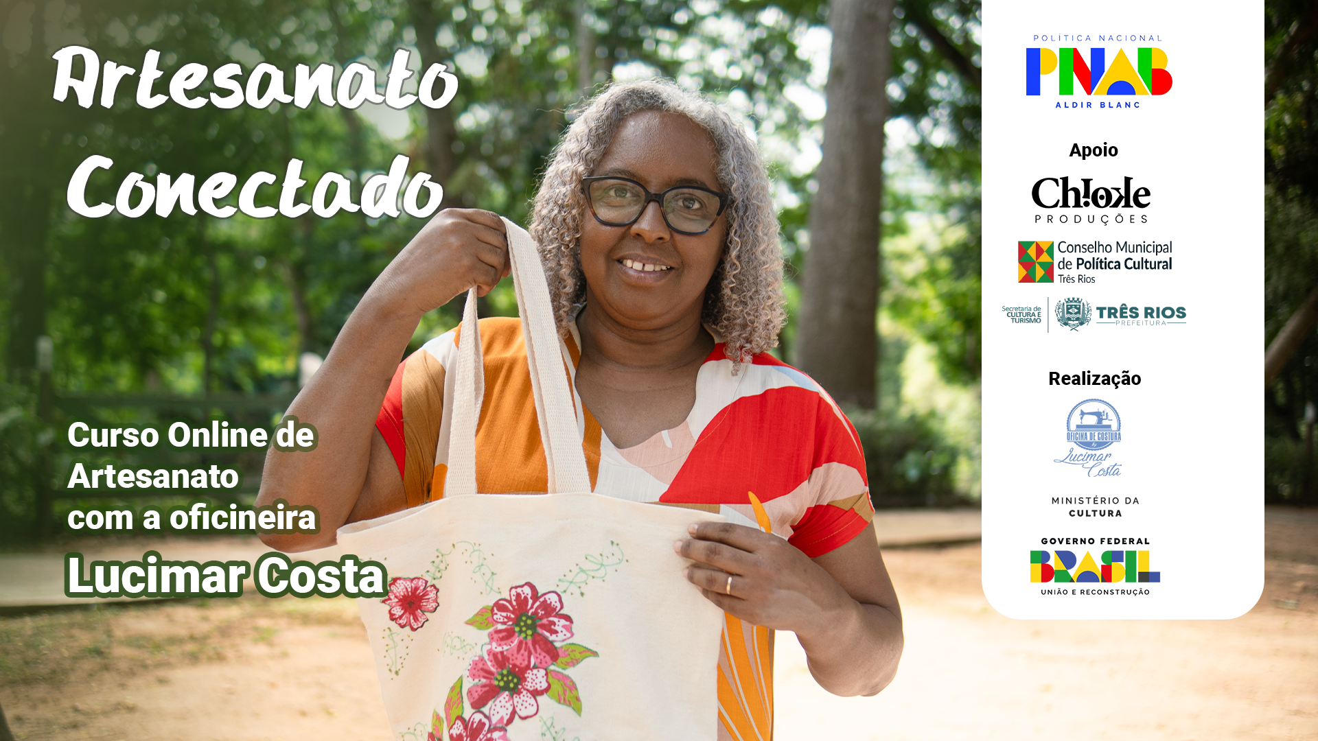 Card de Divulgação do Projeto Artesanato Conectado. Artesã mulher negra segurando uma bolsa.