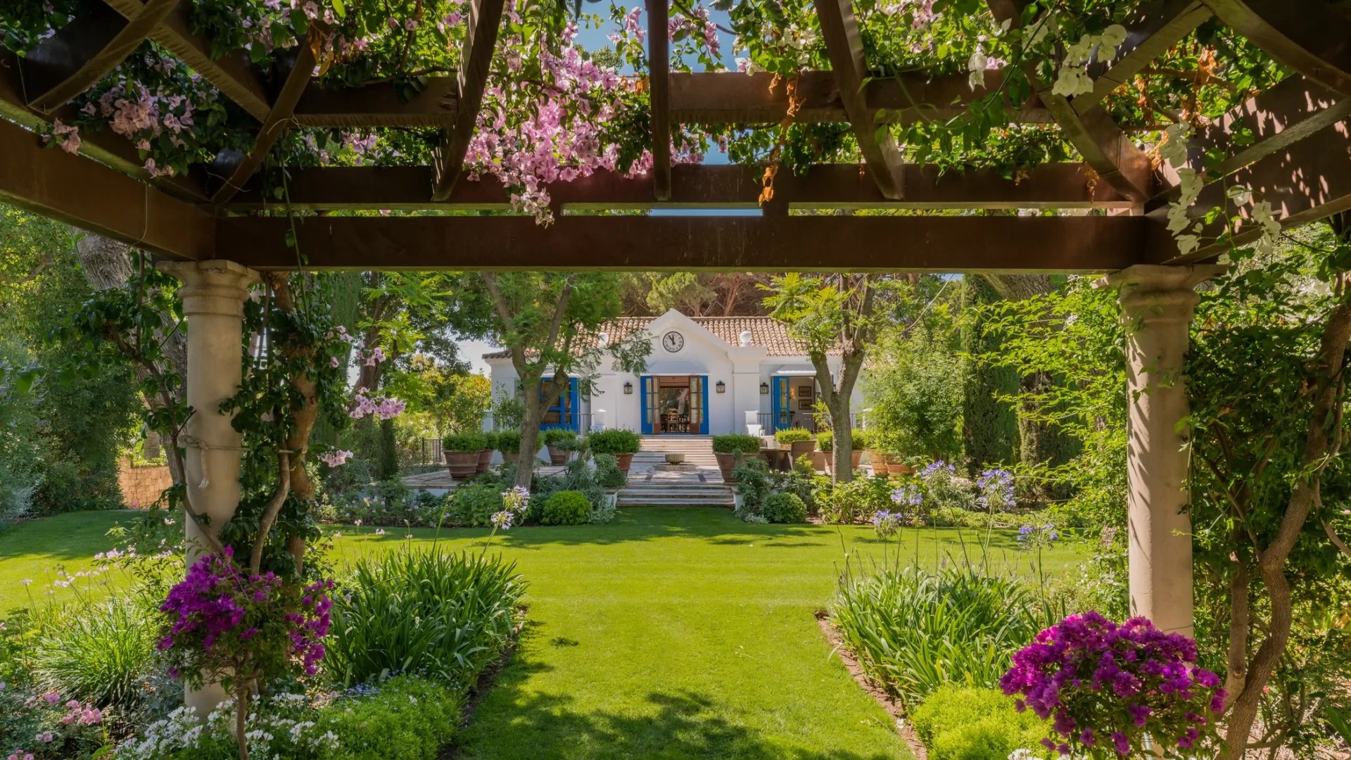 Garden pergola view of classic Golden Mile villa in Marbella