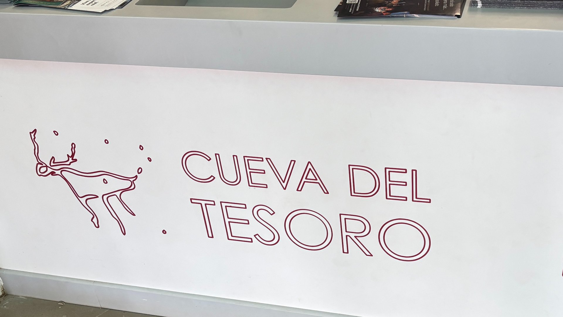 Text: Cueva del tesoro