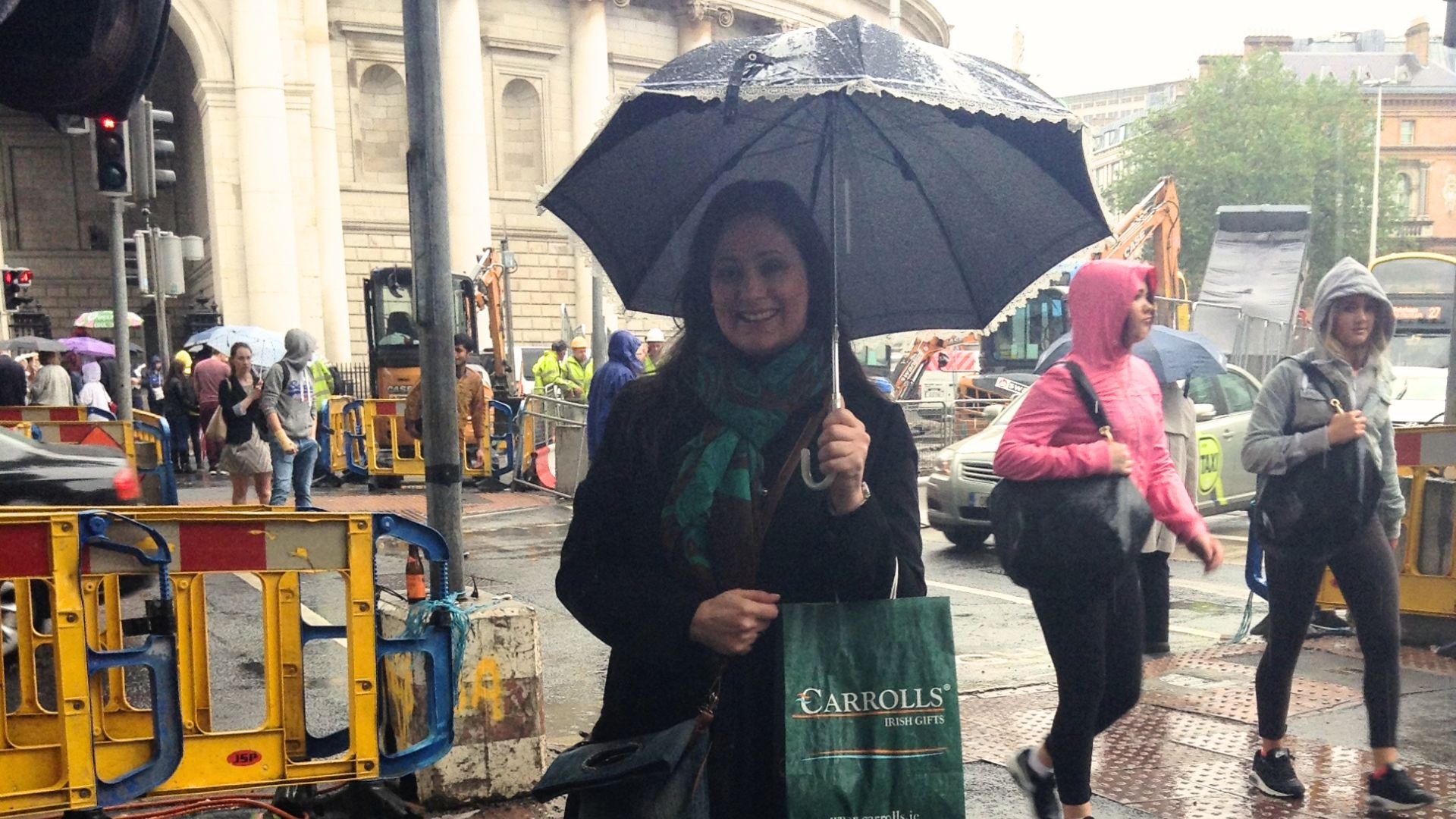 Foto da autora no centro de Dublin.