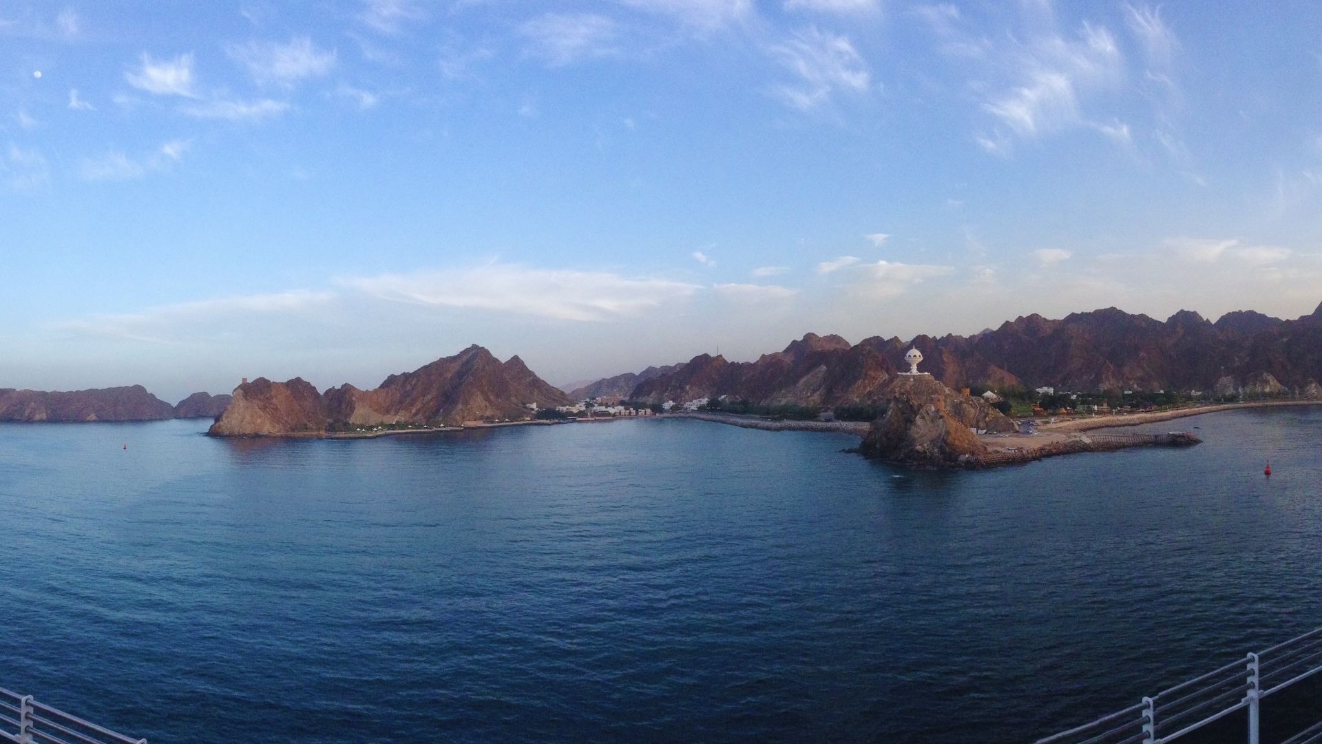 foto do navio chegando a muscat