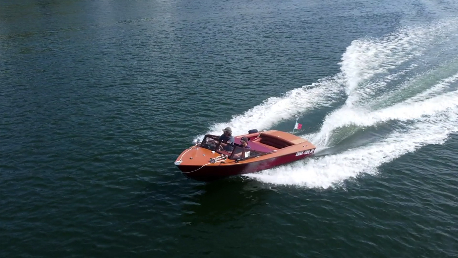 The James Bond–style speedboat Eskrok speeding along the Douro River