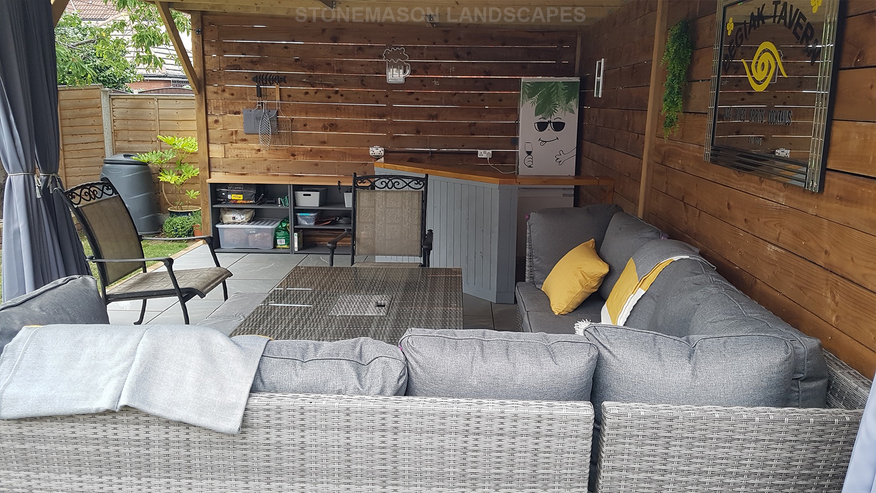 Garden Pub Pergola Bar Porcelain Patio - Hornchurch Upminster Romford Brentwood