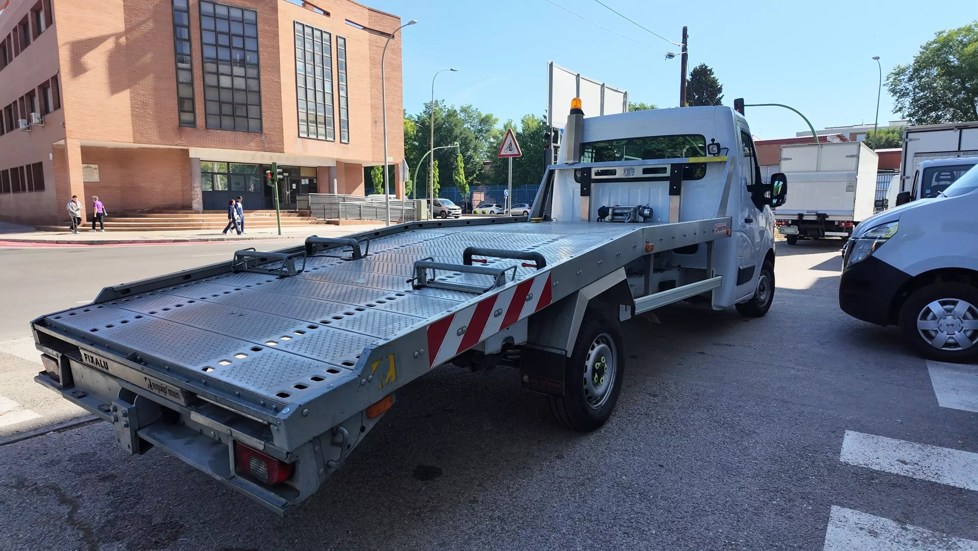 Alquiler grúa porta coches