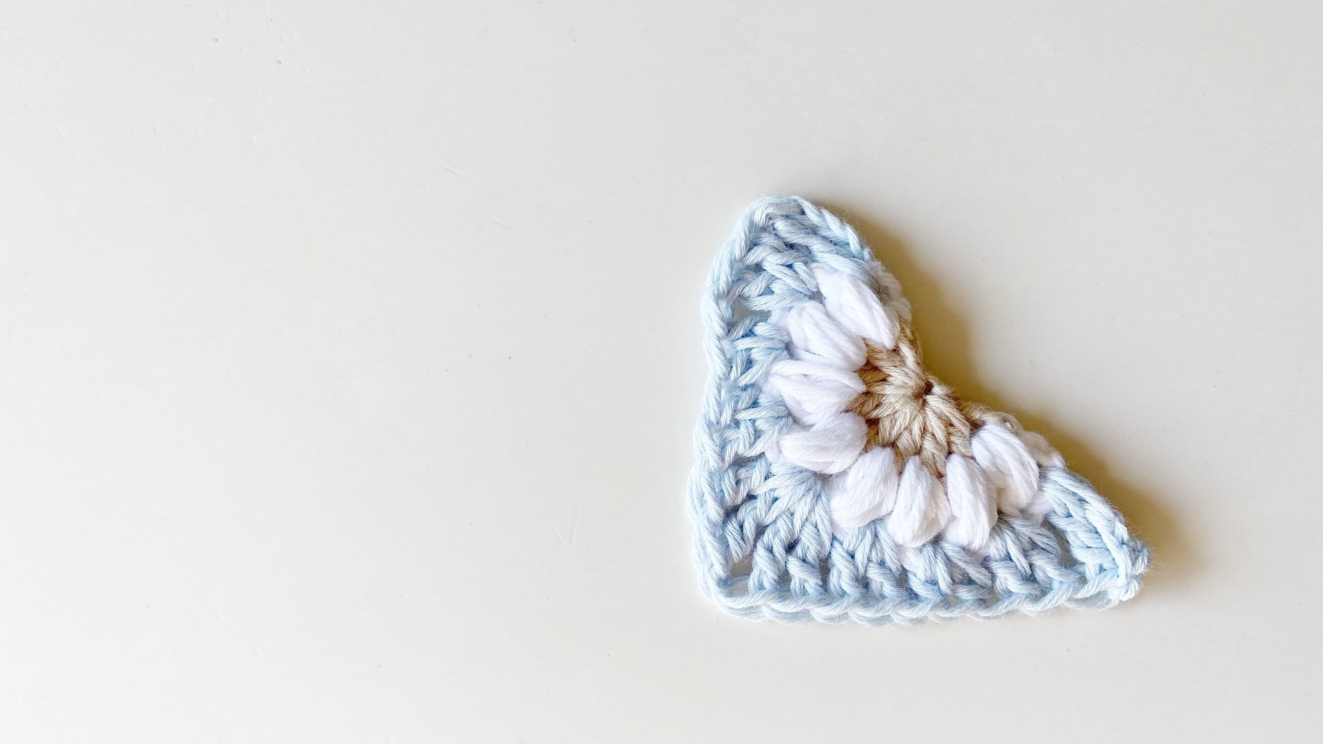 tutorial de medio mini granny square de crochet