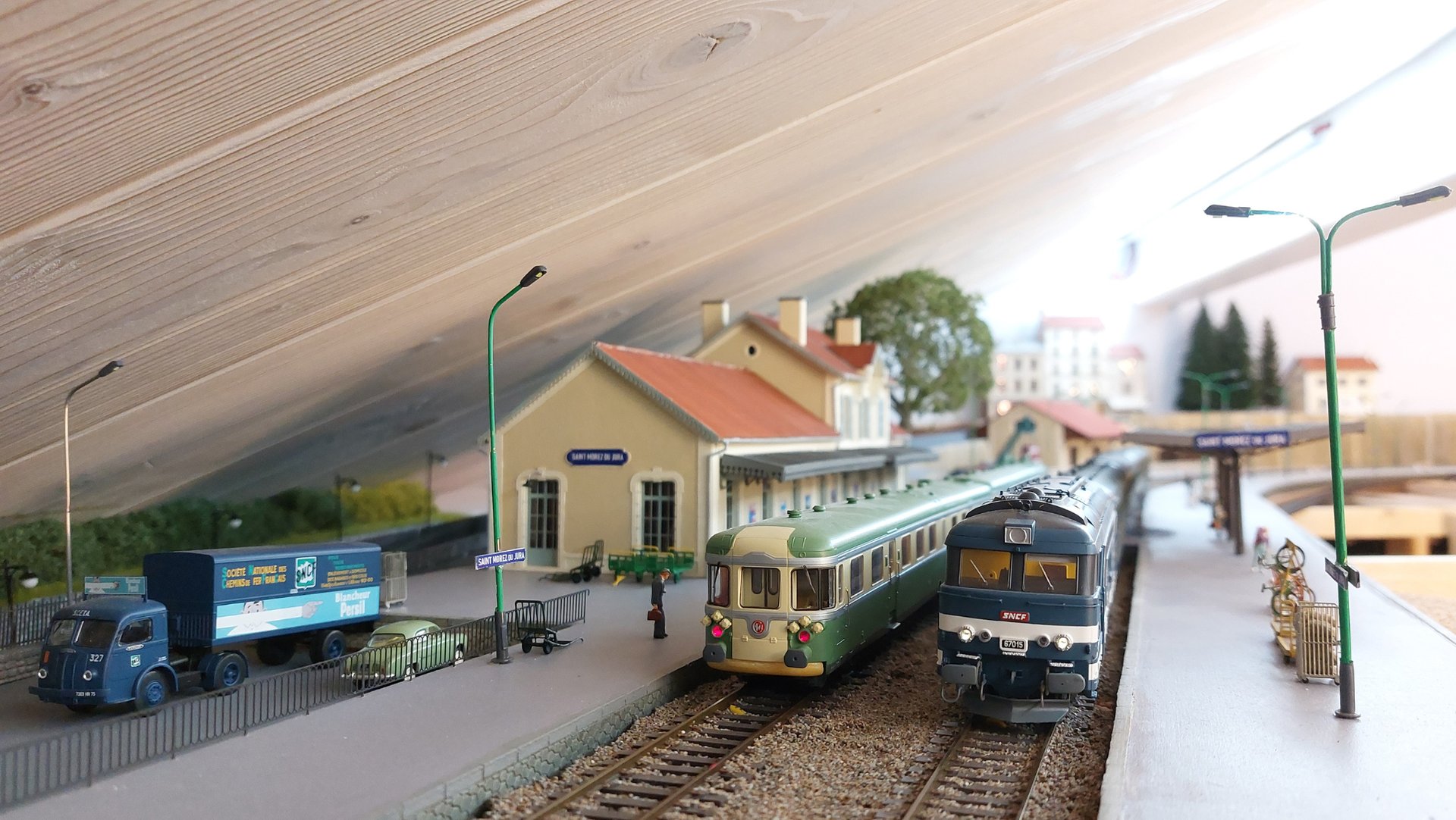 Gare d'un réseau de trains miniature