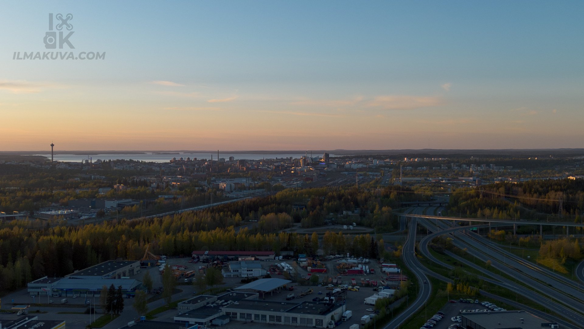 Ilmakuva Tampereesta ilta-auringossa | ilmakuva.com