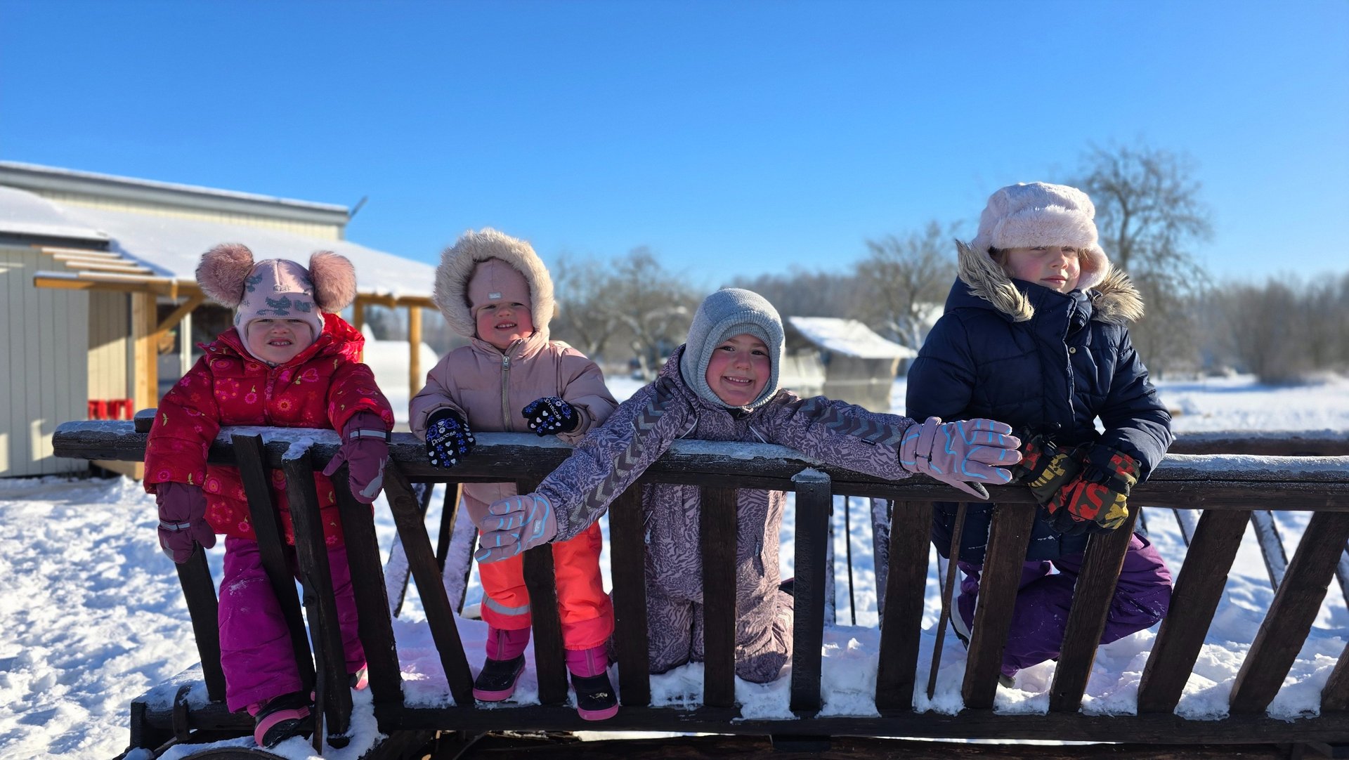 Vaikai lauko darželyje ,,Ąžuolynas" Marijampolėje