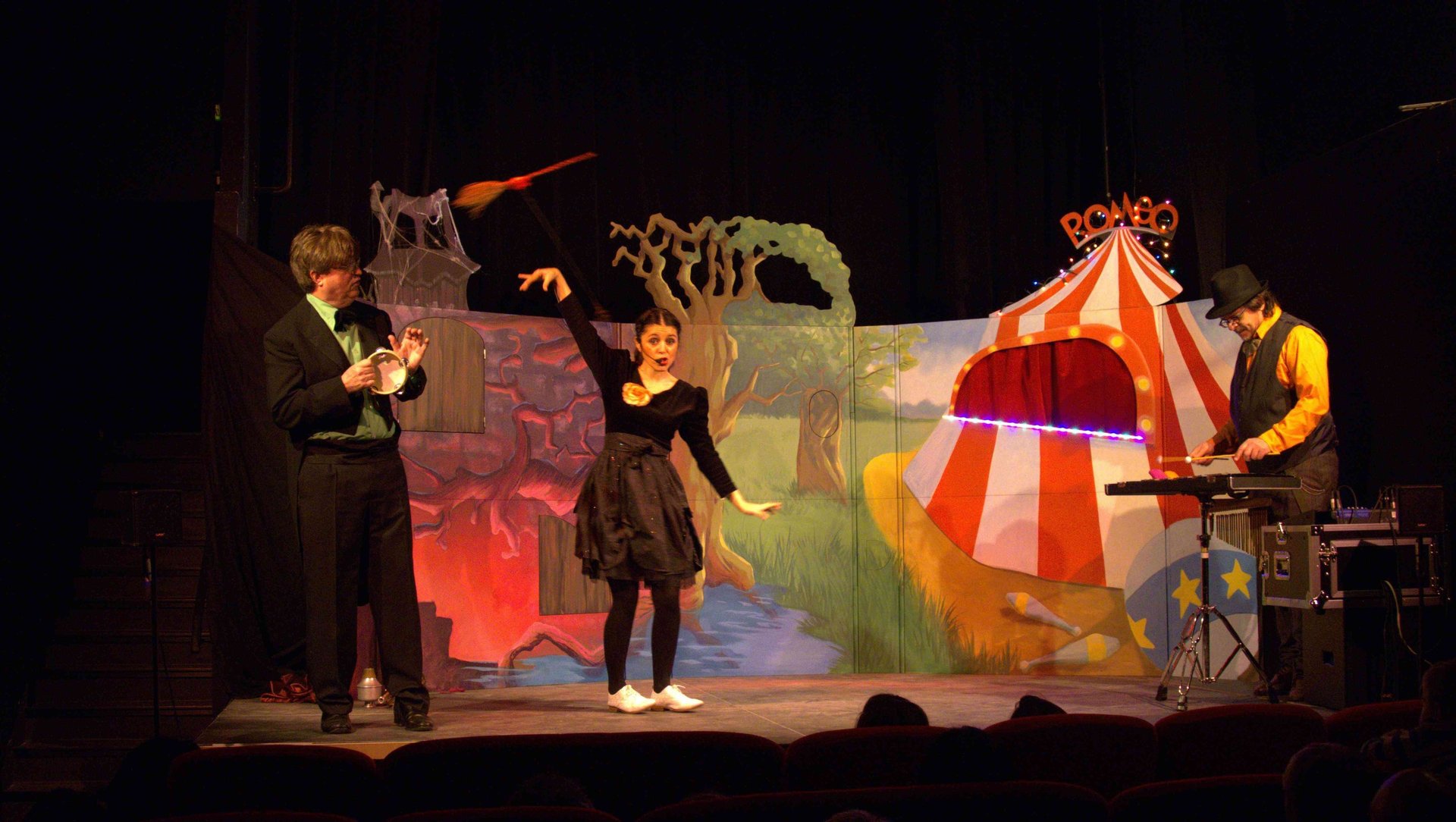 Décor en bois spectacle Roméo et le coup de lune