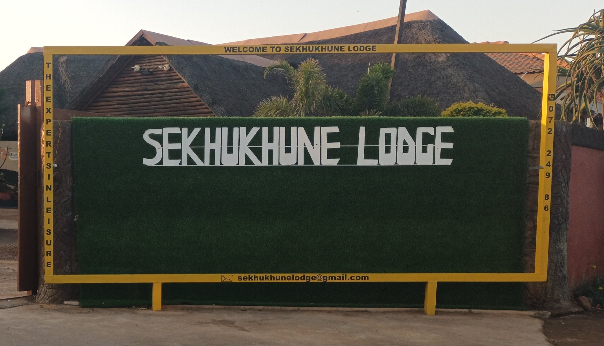 Sekhukhune Lodge entrance with thatched roofs