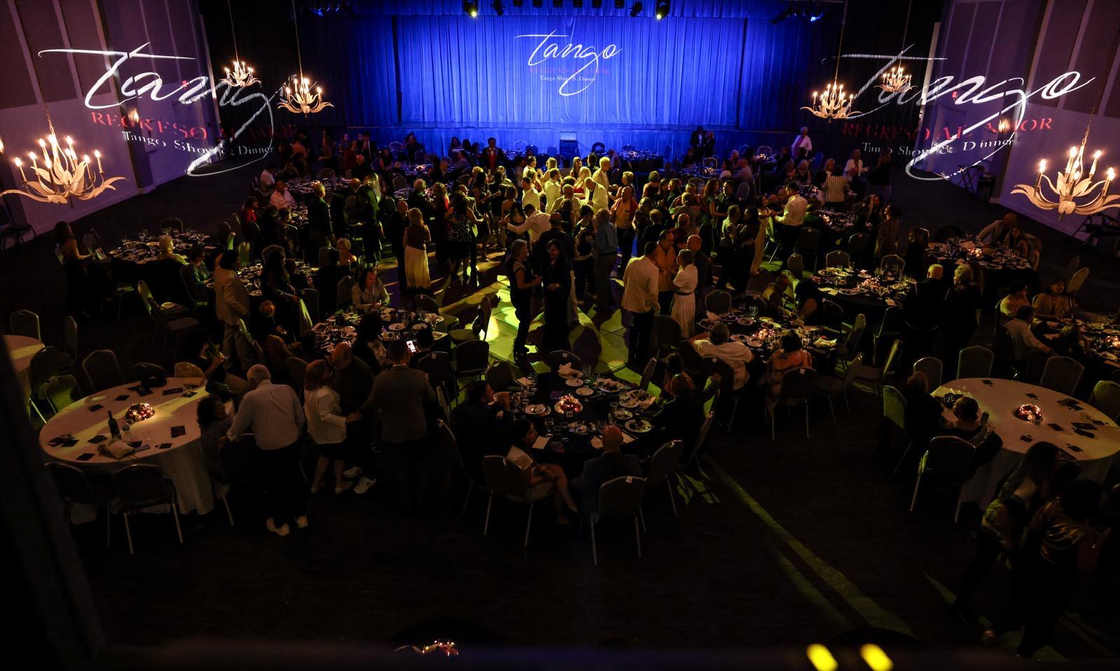 People having fun and dancing at the Regreso al Amor Tango Dinner Show.