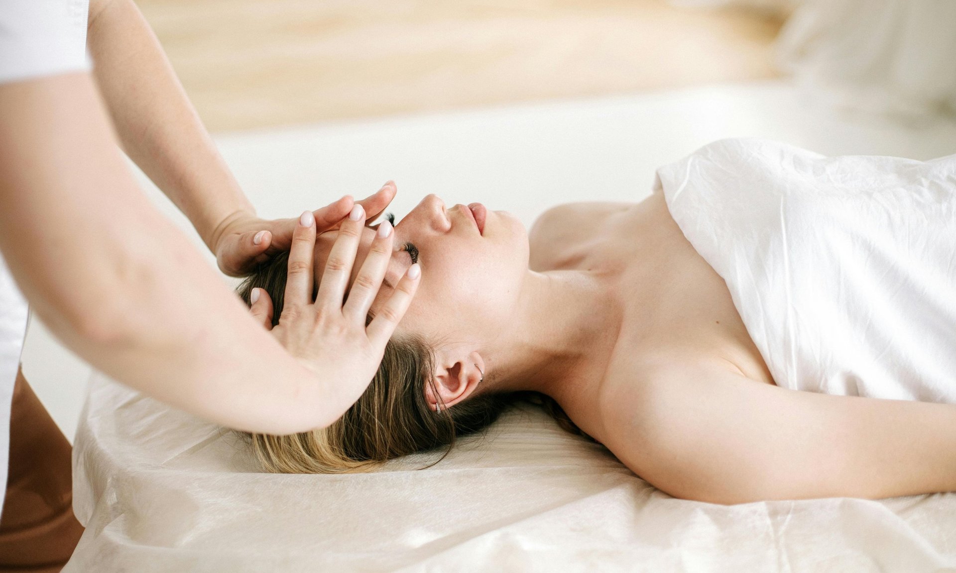 Trattamento viso lenitivo ayurvedico per pelle sensibile e arrossata