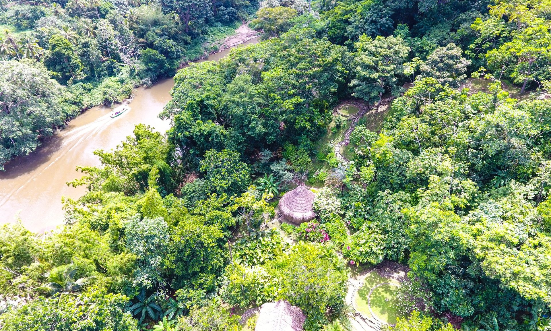 Vista del rio Don Diego y Taironaka cerca de Santa Marta y el Parque Tayrona