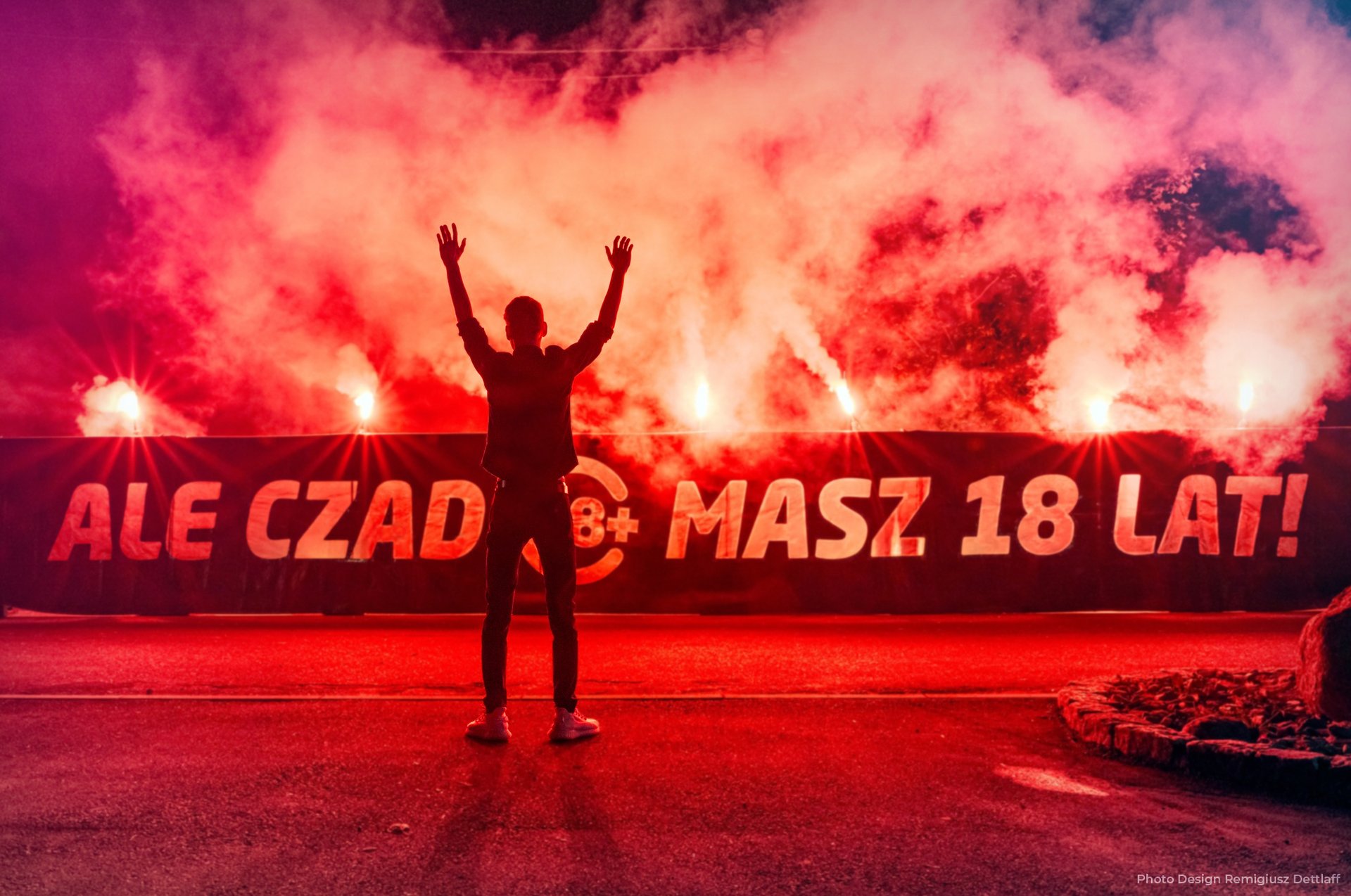 dekoracyjny baner na 18 urodziny w plenerze