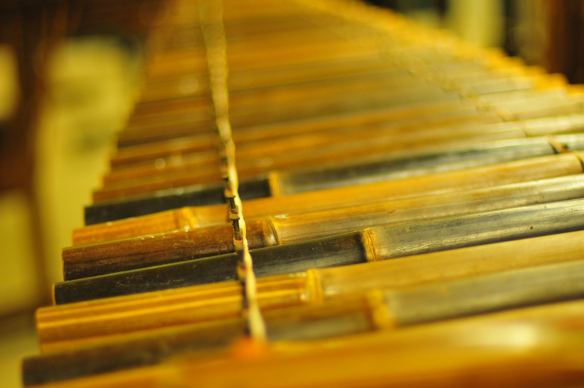 Carumba. Merupakan alat musik yang dipukul dan terbuat dari bambu