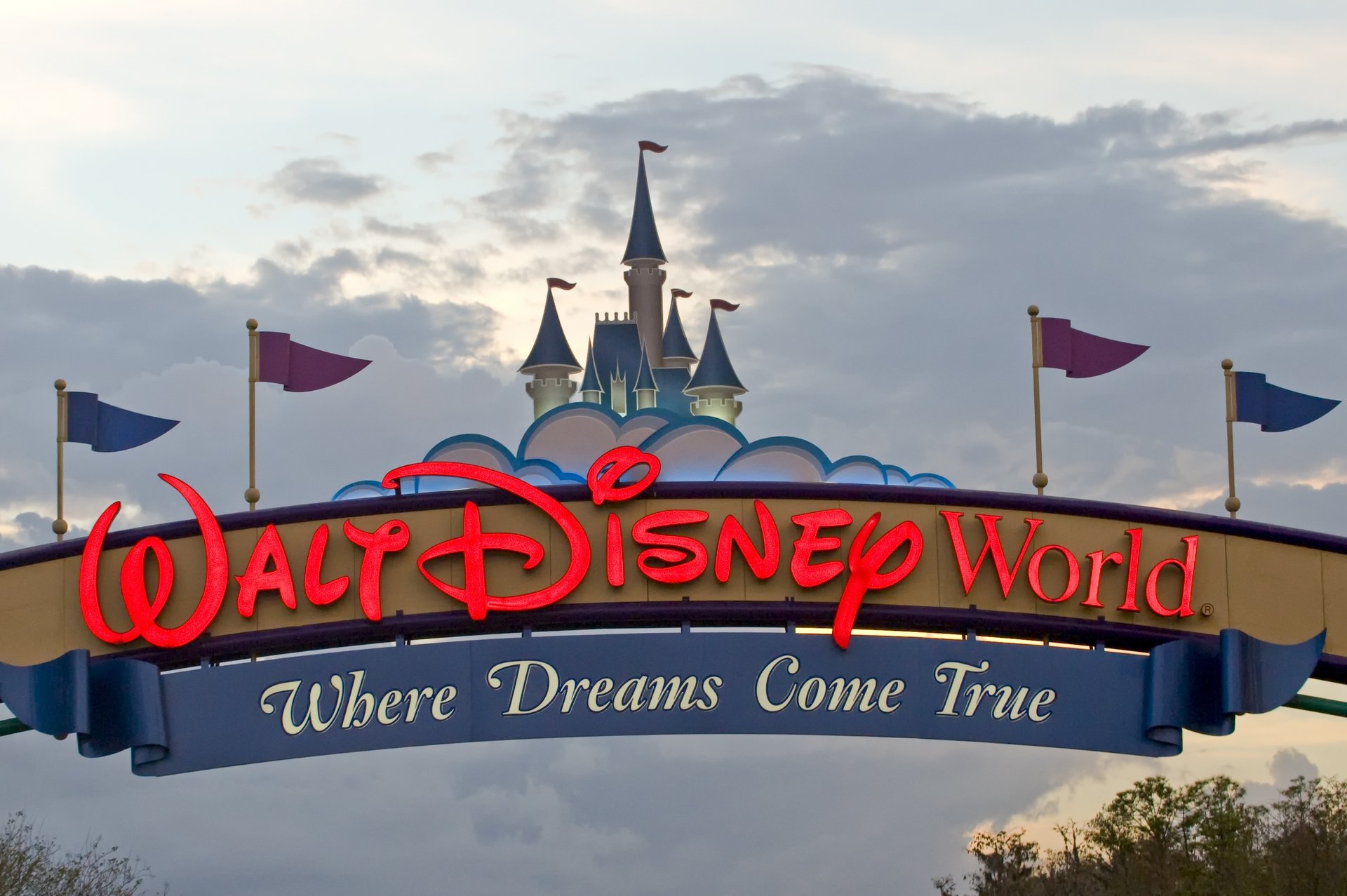 walt disney world florida entrance arch