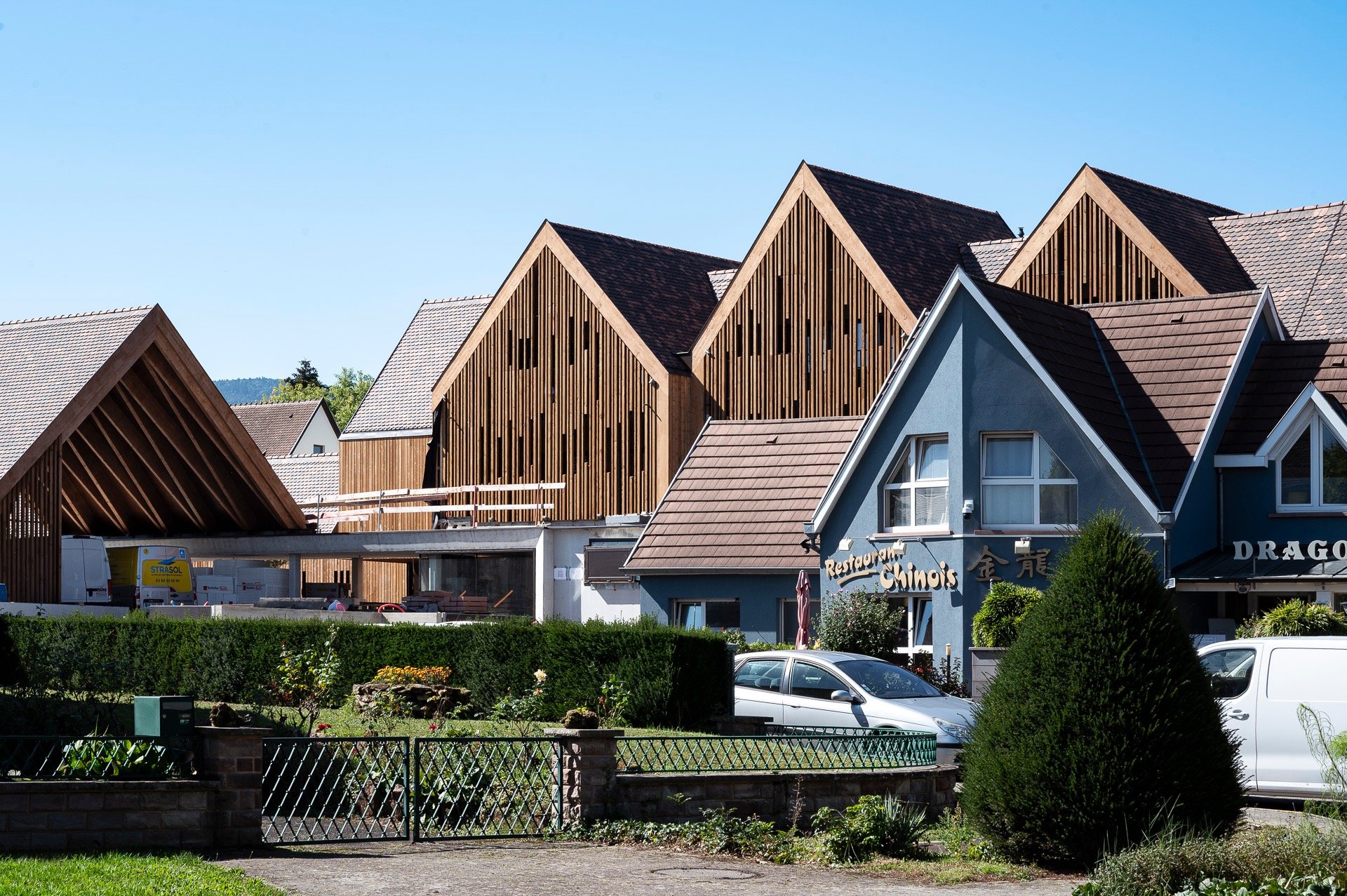 vue éloignée d'une partie des l'extension de l'hôtel Yona à Obernai
