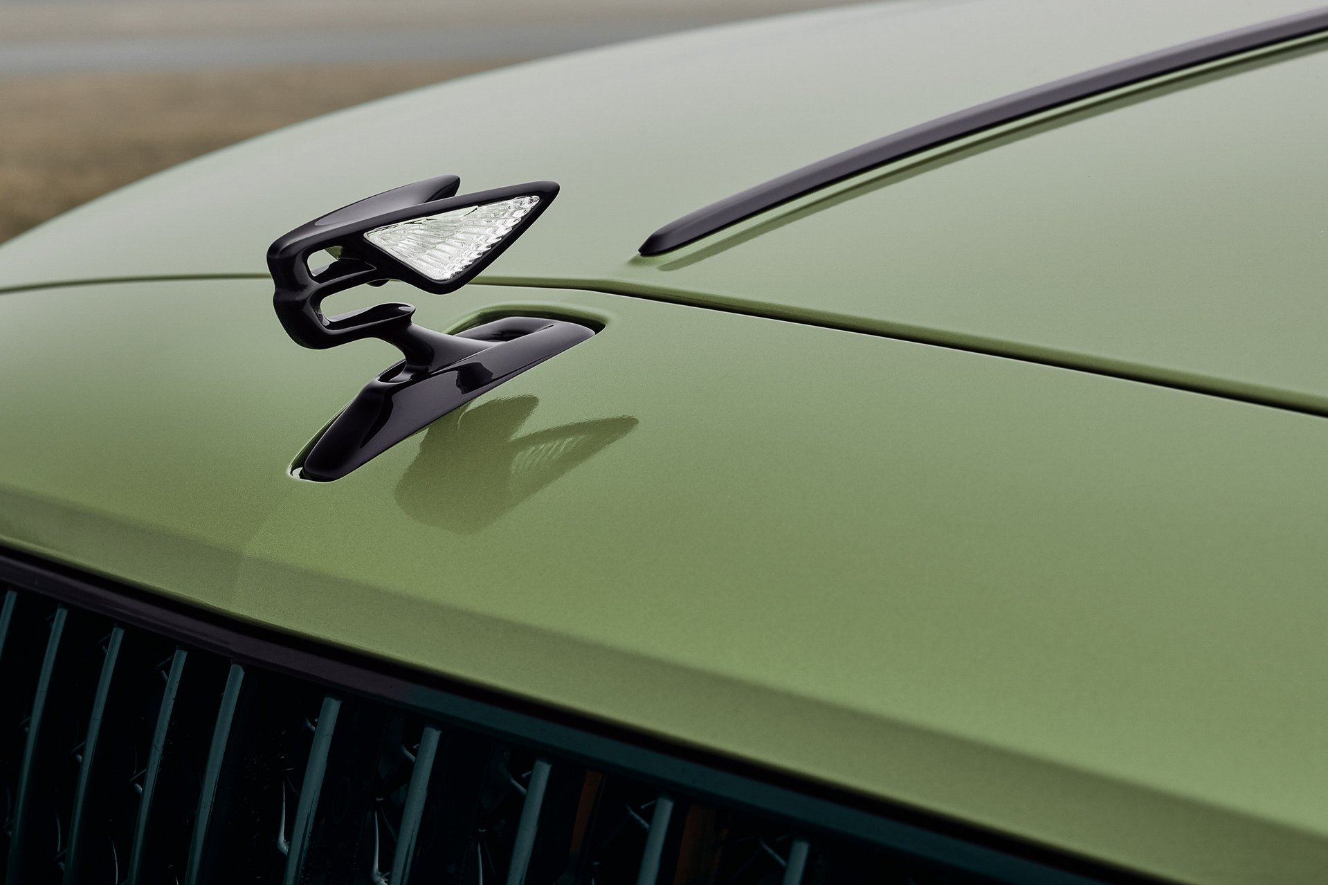a green bentley emblem