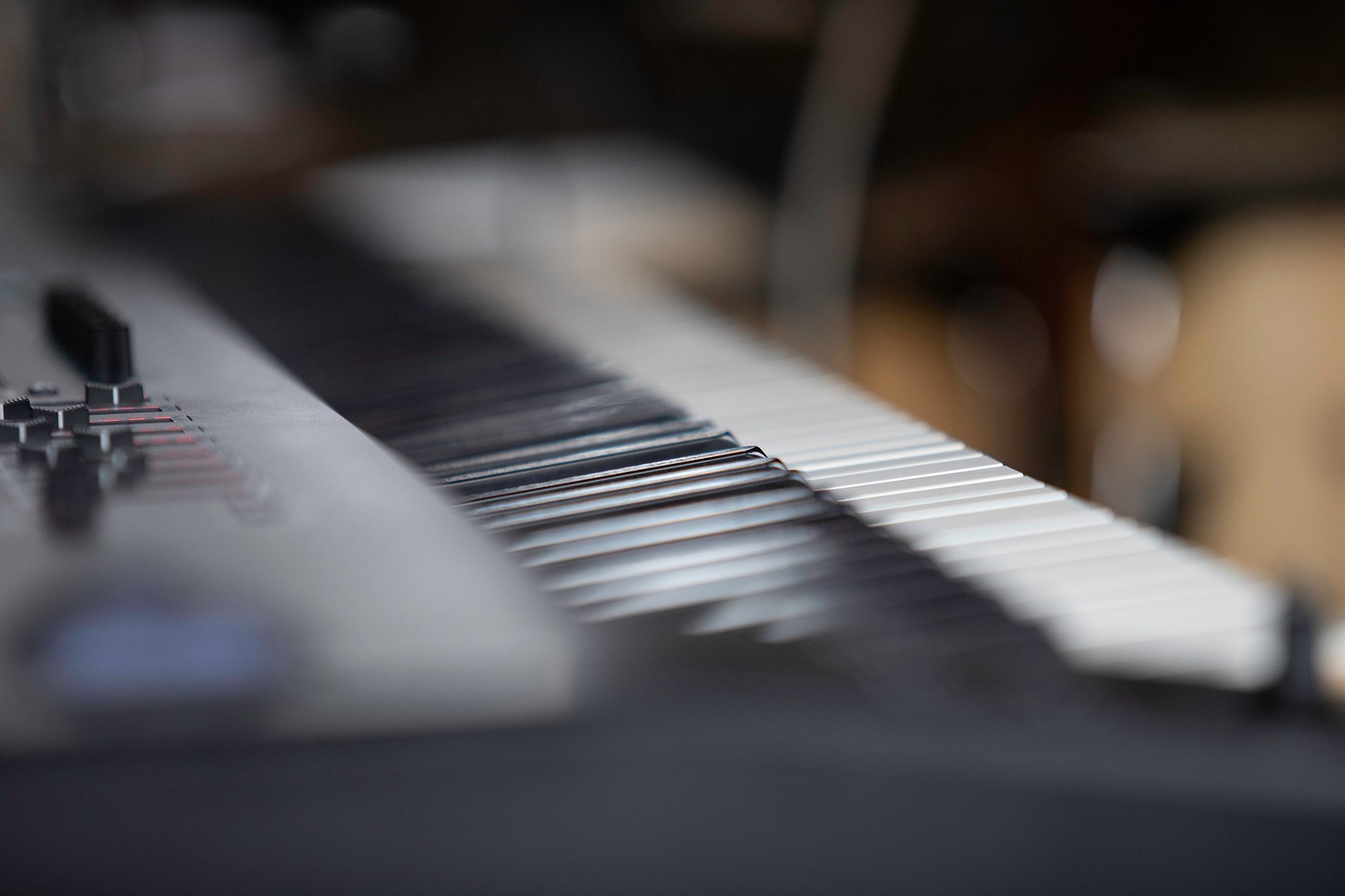 SYNTHE ROLAND FANTOM 8 FLOU