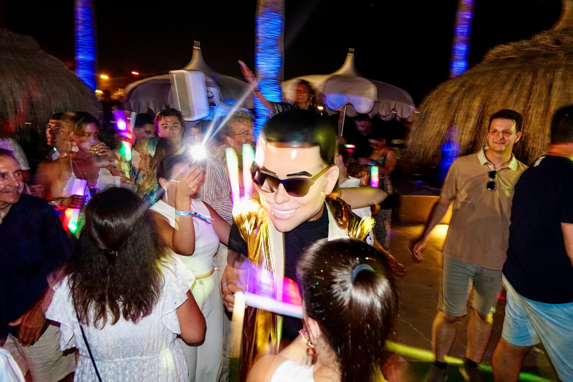 hora loca con cabezones para eventos en Mallorca