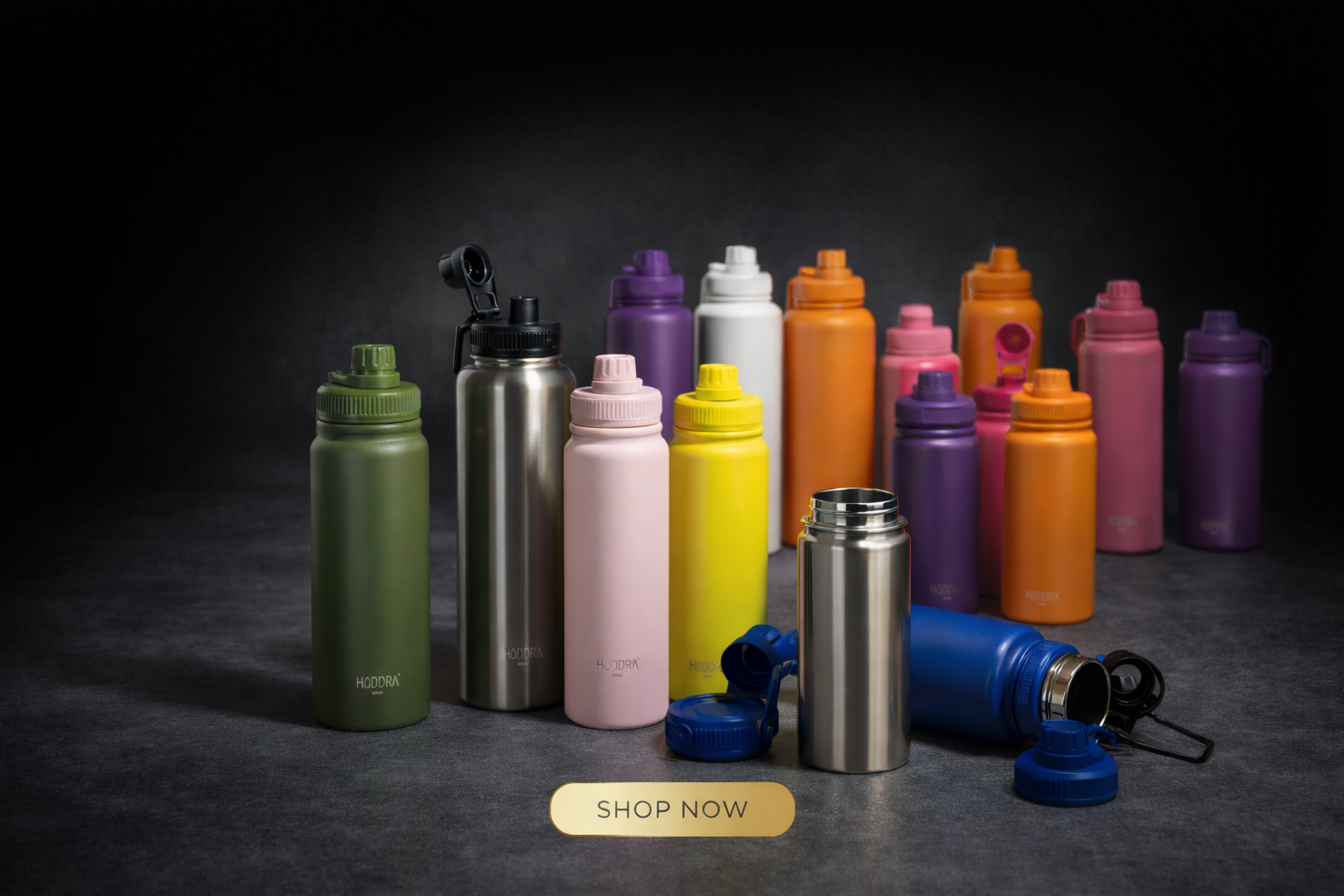 Coleção de garrafas térmicas coloridas em aço inoxidável da Hiddra sobre fundo escuro