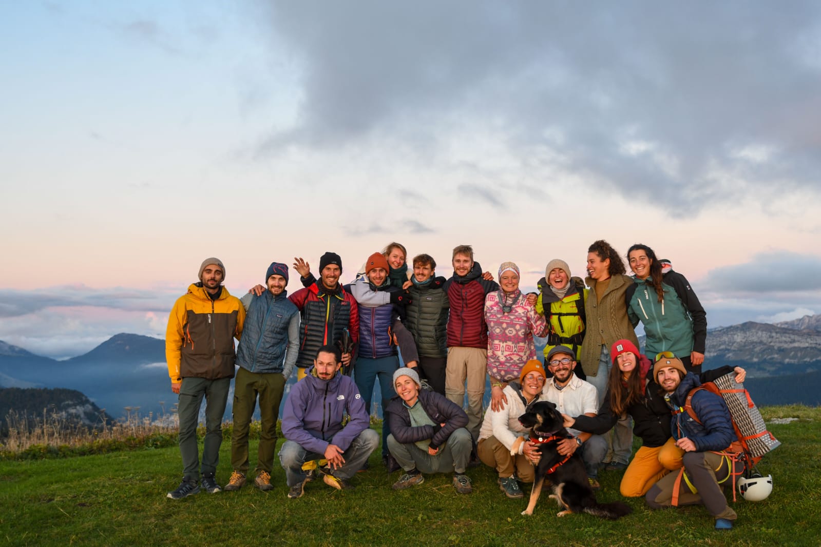 Photo de groupe de l'association slackestbeau à la fin de son premier mini festival d'highline au Parmelan