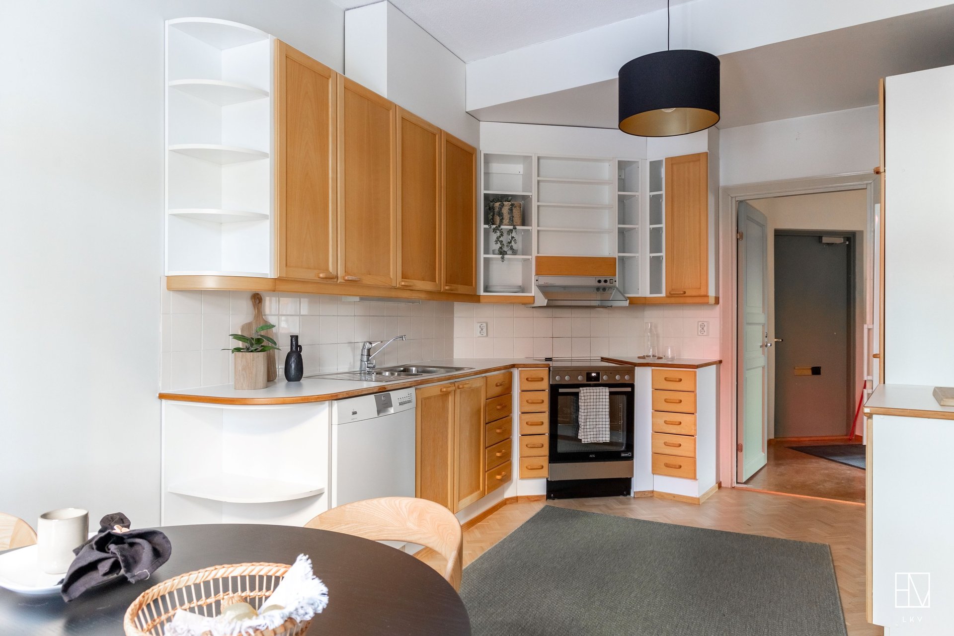 Hyvin varustettu keittiö