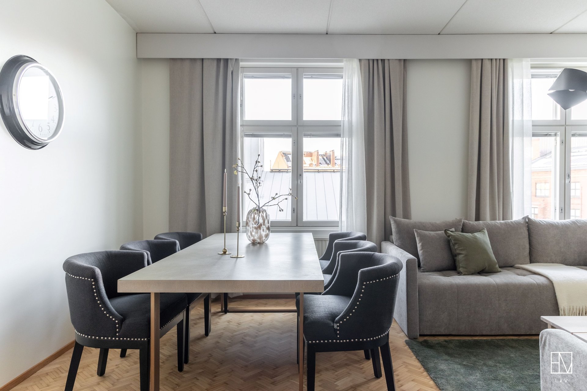 Olohuoneen 6hlö pöytä