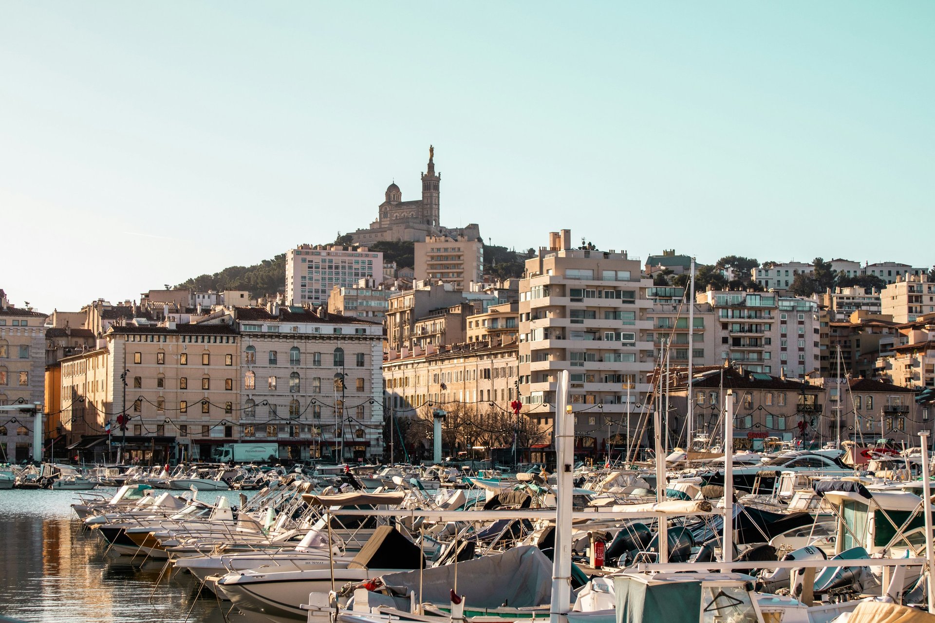 Vieux port marseille bateaux notre-dame de la garde