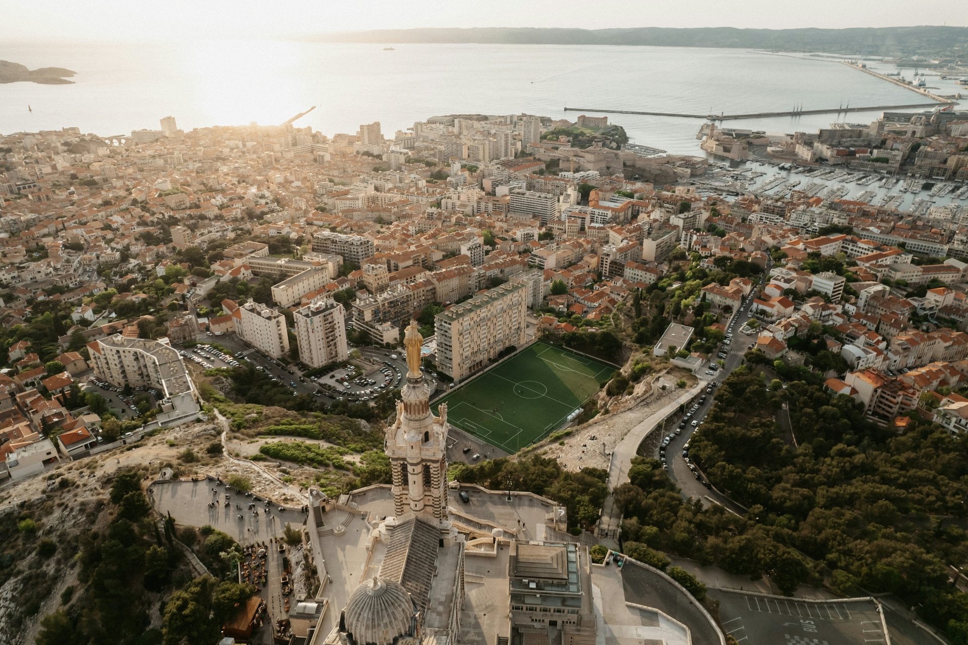 Marseille vue aérienne notre-dame de la garde panorama