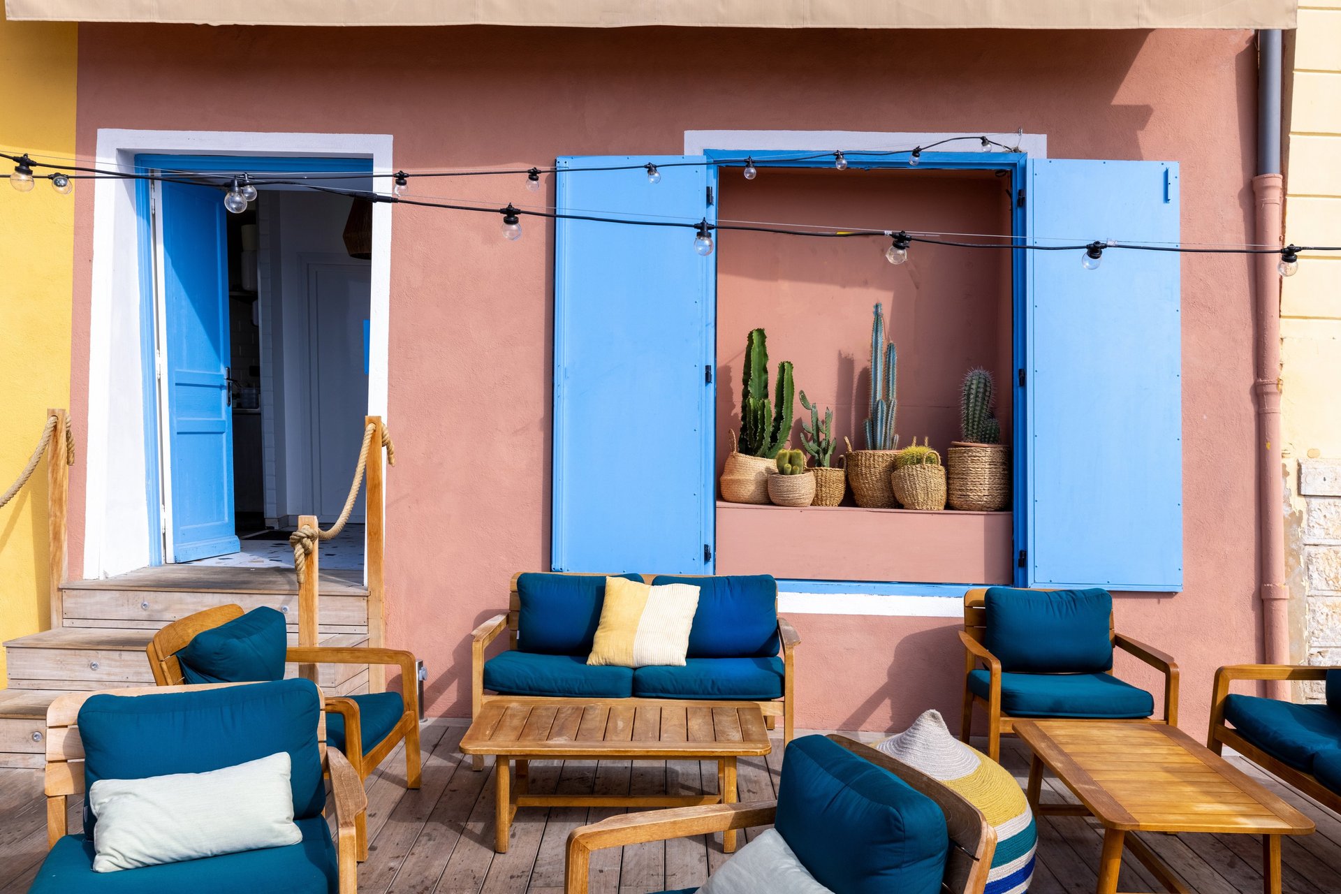 terrasse-extérieur-cosy-location-saisonnière-airbnb-conciergerie