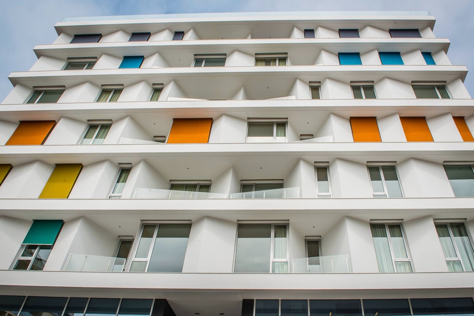 Edificio Arrábida, arco-íris do Lobito