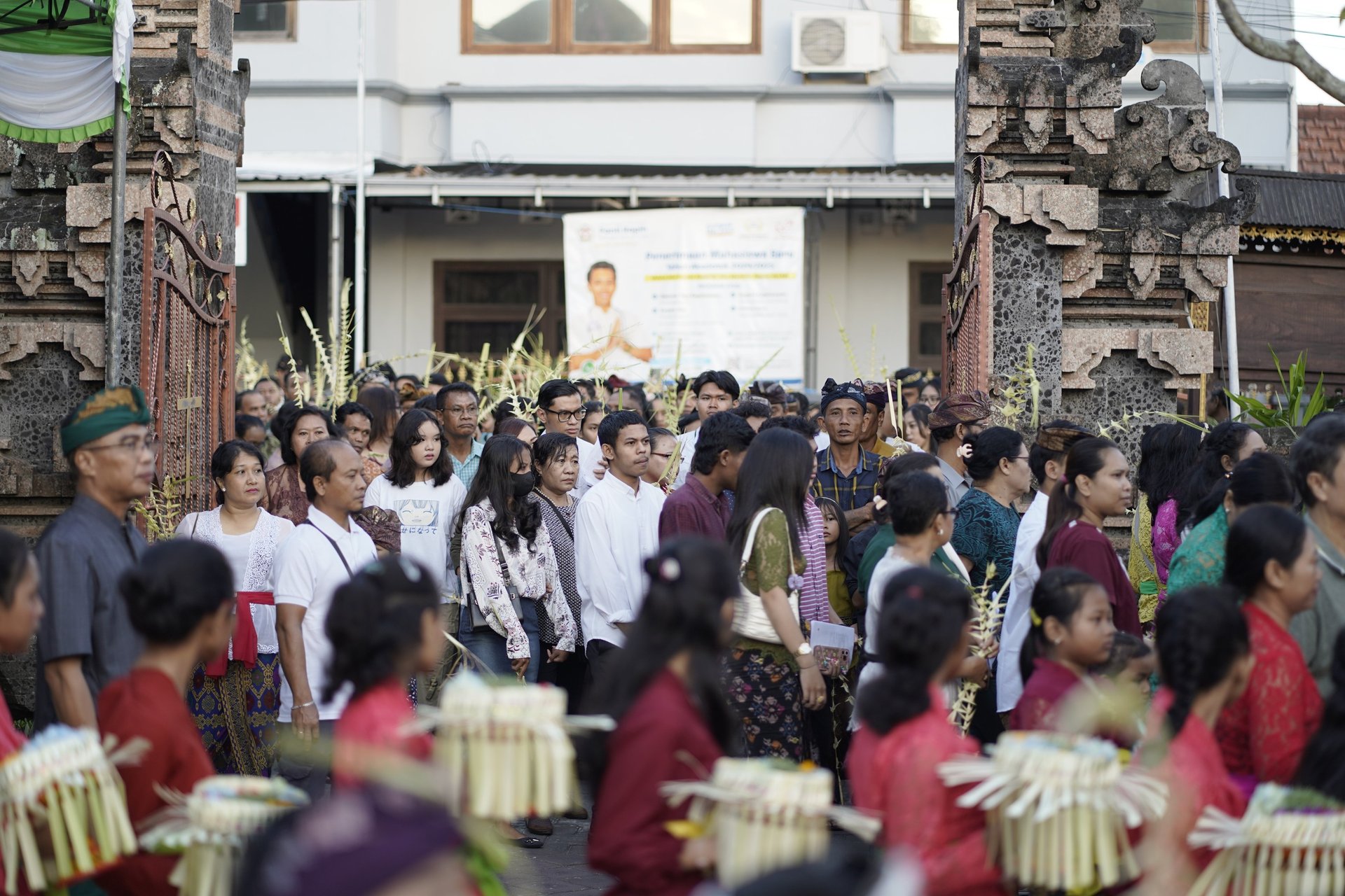 umat membawa paku pipid