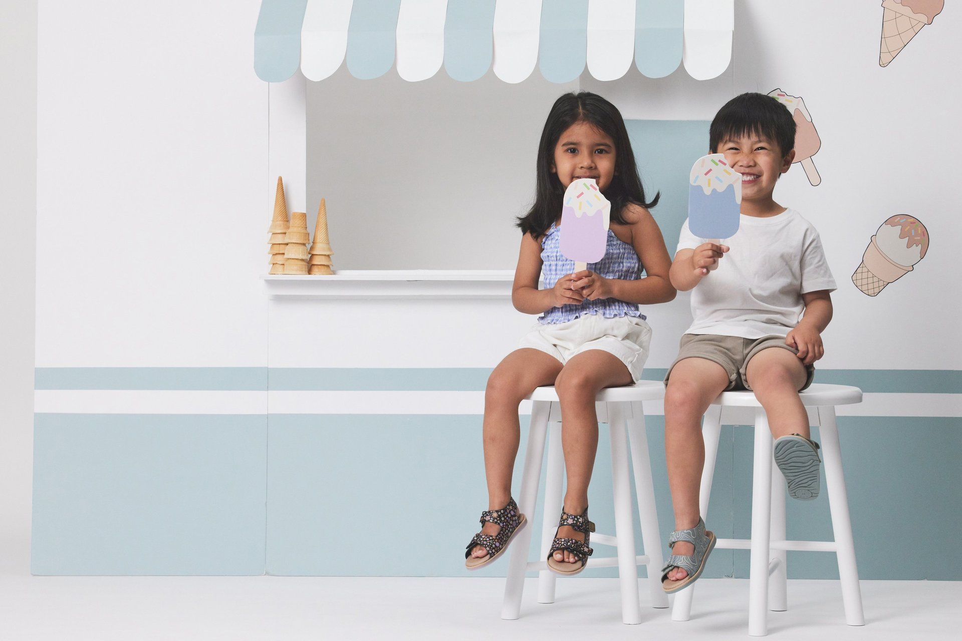 Fashion campaign photography - two children sitting on a stool in front of a ice cream cone