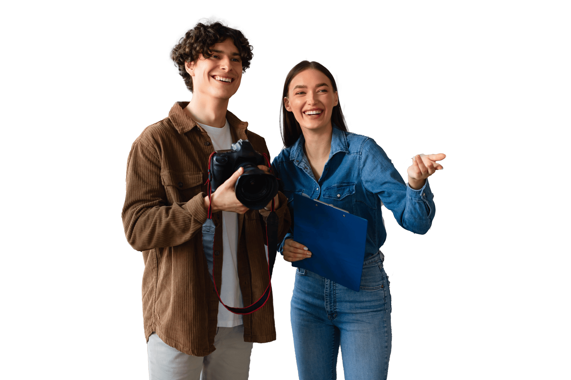 un uomo e una donna in piedi uno accanto all'altro con una macchina fotografica