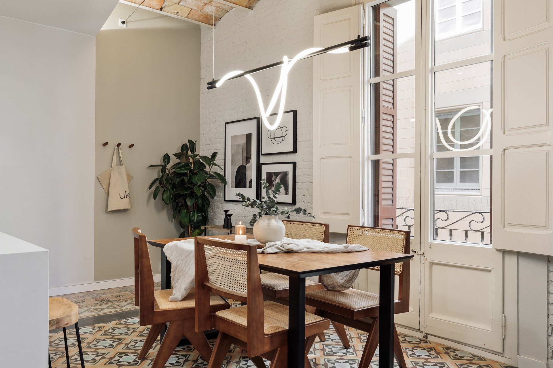 Modern dining room with exposed brick walls, tile floors and Catalan vaulted ceiling interior design