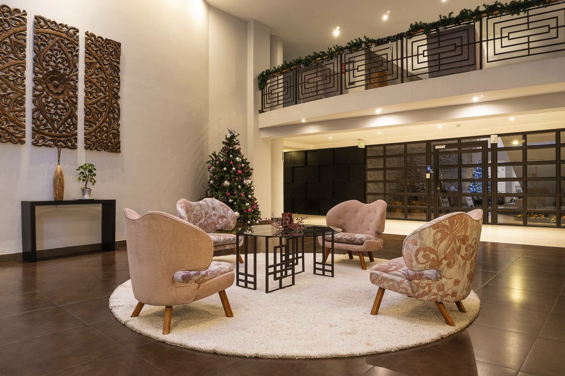 fotografía inmobiliaria en quito ecuador edificio metroplaza sala de estar con muebles