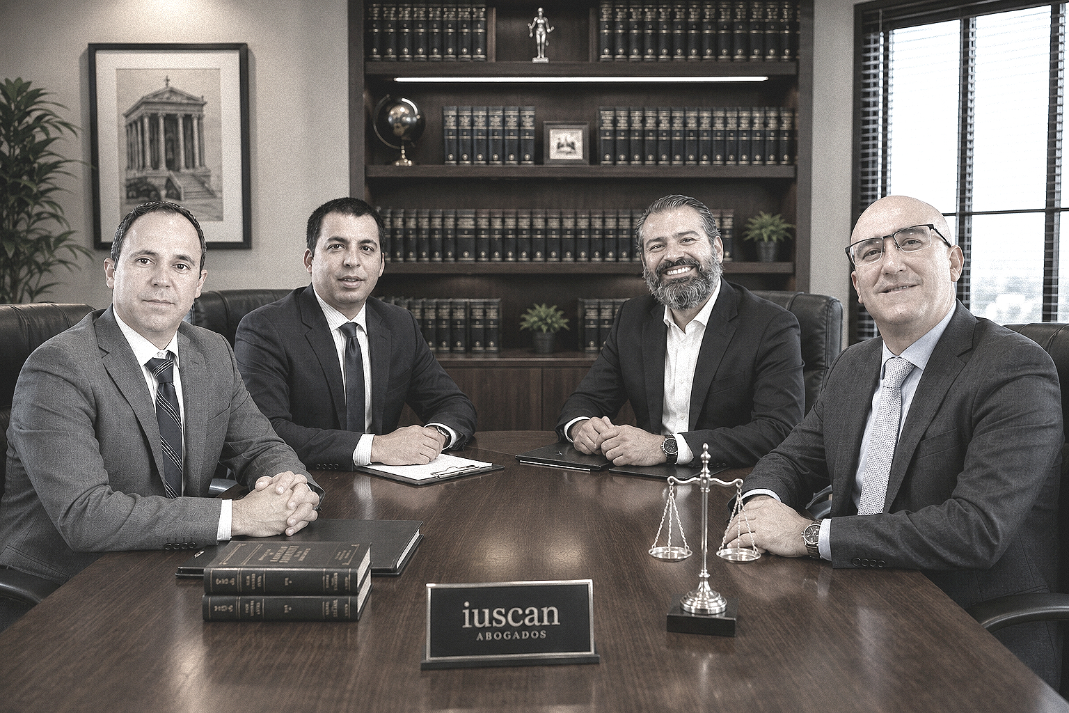 Equipo jurídico de Iuscan Abogados en Las Palmas especializado en derecho civil, penal, laboral, suc