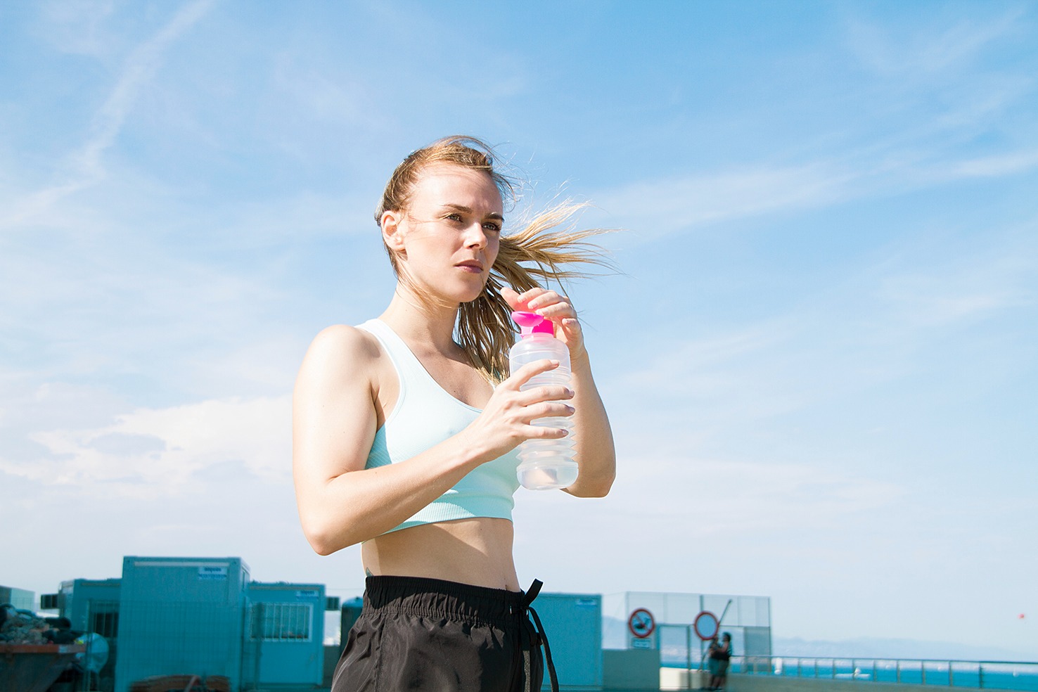 Fotografia de producto lifestyle llavoretes social media botellas reutilizables para mujeres deporte