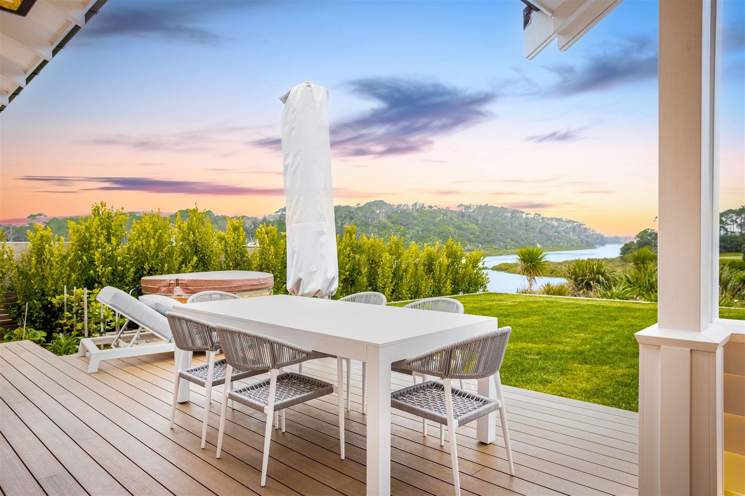 wraparound deck - Riverhead new build