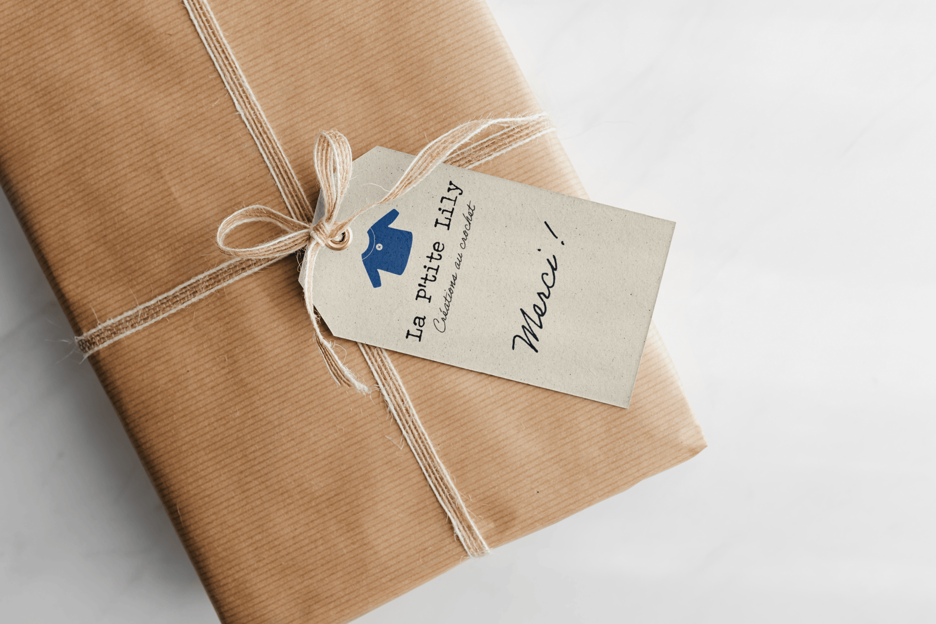 Cartes de vœux perforées avec le logo, prêtes à être attachées