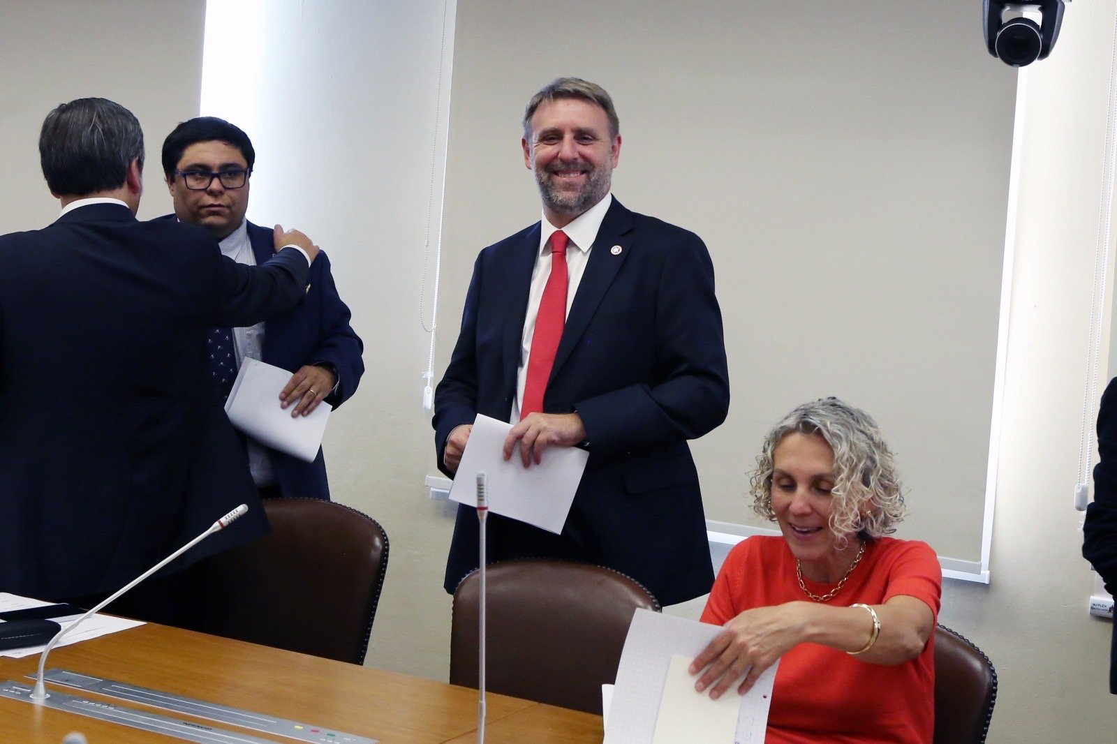 Diputado Fernando Ugarte Tejeda en Comisión de Trabajo