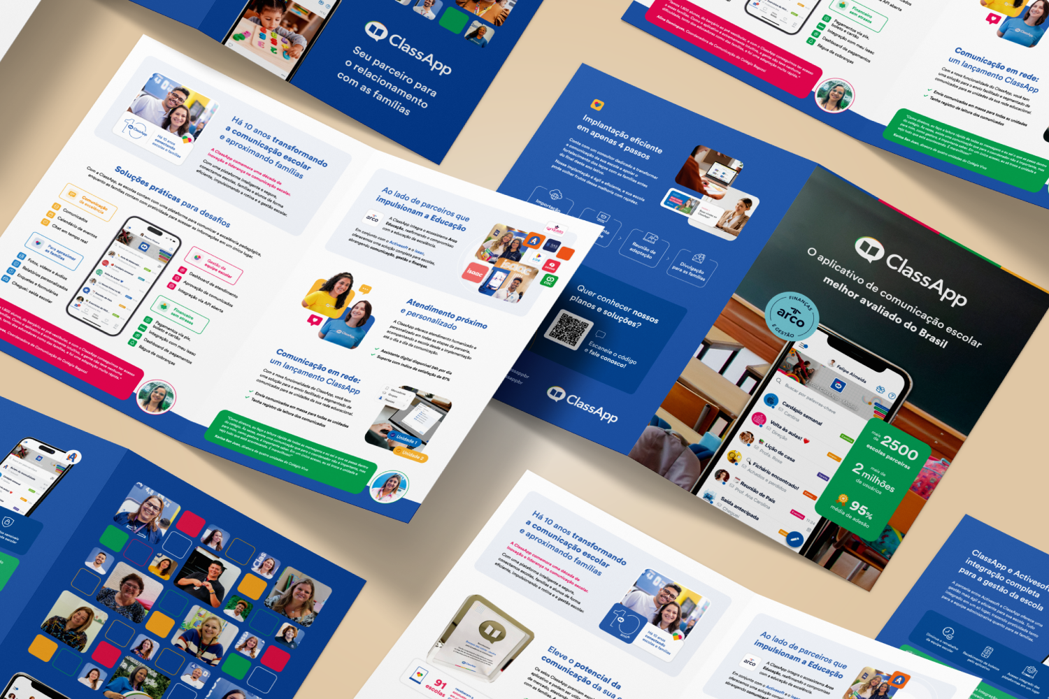 A imagem mostra um folder institucional feito para a marca ClassApp.